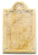 Reloj de sol en piedra